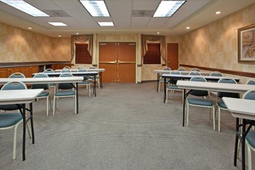 Фотография гостиницы Holiday Inn Express Hotel & Suites Tucson Mall, an IHG Hotel