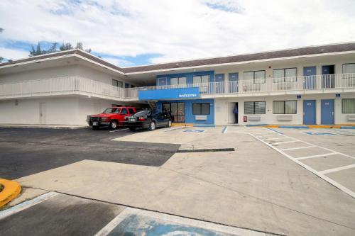 Фотография гостиницы Motel 6 Dania Beach