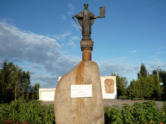 Фотографии памятника 
            Памятник в честь 700-летия Старицы