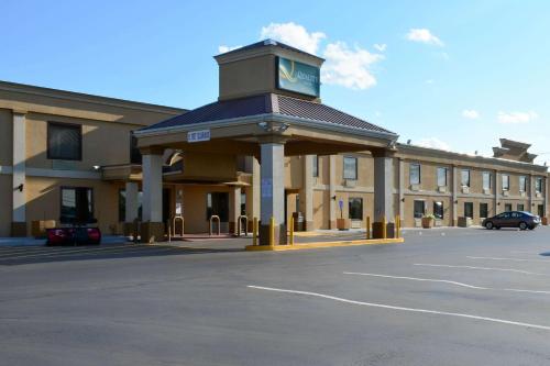 Фотография гостиницы Quality Inn near Baltimore