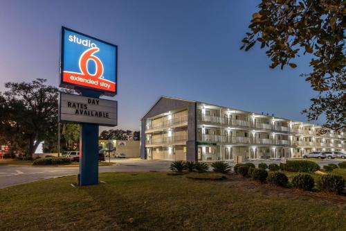 Фотография гостиницы Studio 6-Savannah, GA