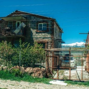 Фотография гостевого дома AraLer Vacation House