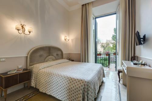 Фотография гостевого дома Rome Charming Suites
