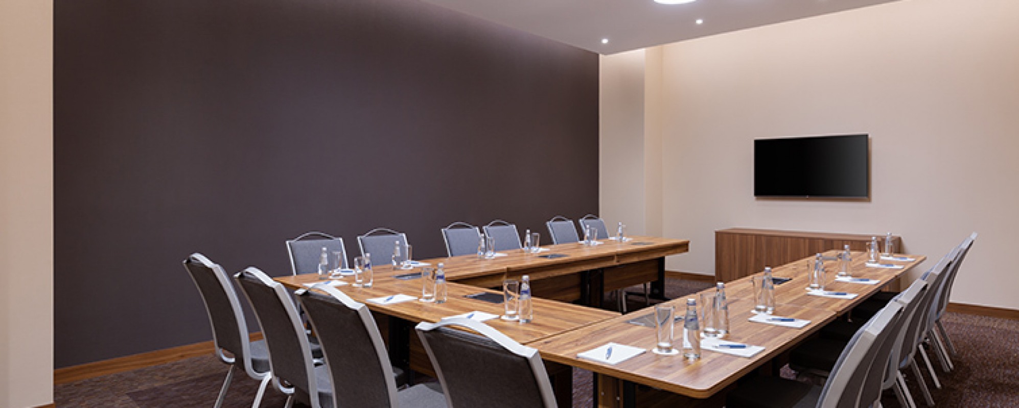 Фотографии комнаты для переговоров Рислинг