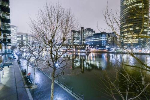 Фотография гостиницы Canary Wharf - Luxury Apartments