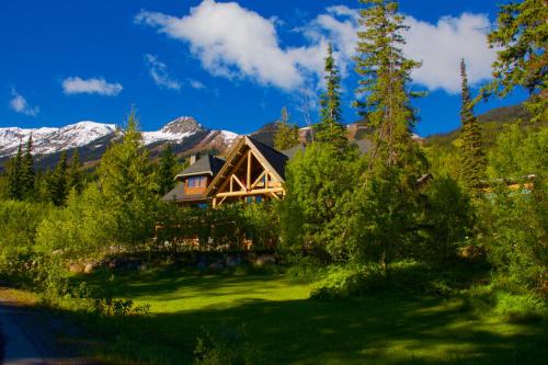 Фотография мини отеля Vagabond Lodge at Kicking Horse