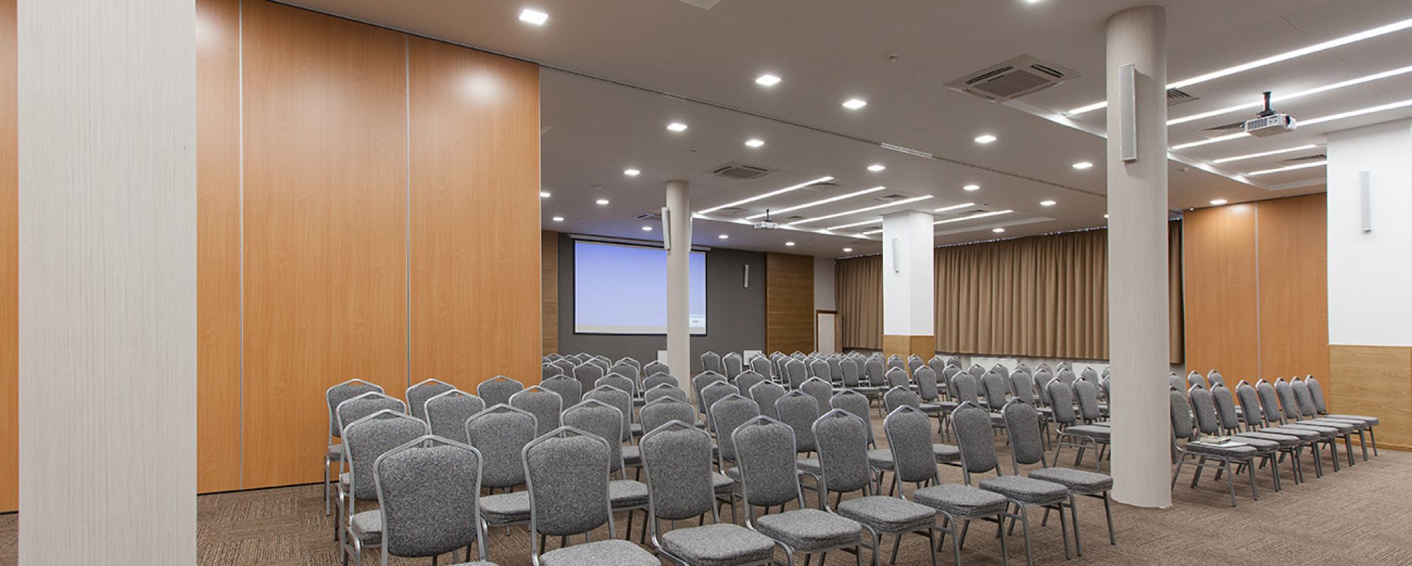 Фотографии конференц-зала АМАКС Конгресс-отель Зал Москва