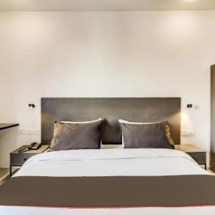 Фотография гостиницы Vaccinated Staff- OYO TOWNHOUSE 429 SOUTH CITY II SECTOR 49 GURGAON