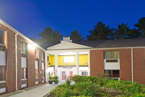 Фотография гостиницы Days Inn by Wyndham Brunswick Bath Area