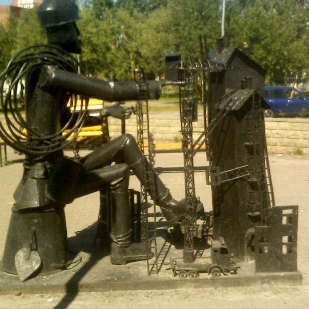 Фотография памятника Памятник Строителю Железный человек