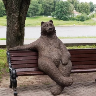 Фотография памятника Памятник Медведь на скамейке