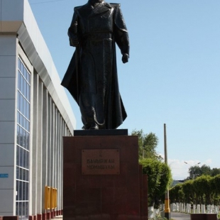 Фотография памятника Памятник Бауыржану Момышулы
