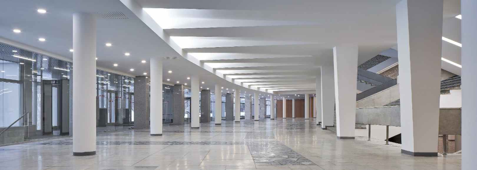 Фотография концертного зала Дворец молодежи Просторные фойе 1 и 2 этажа