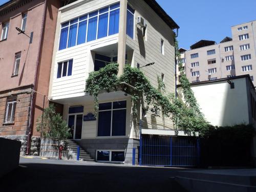 Фотографии хостела
Yellow Fox