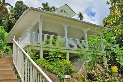 Фотография гостевого дома Petit Baie Chalets