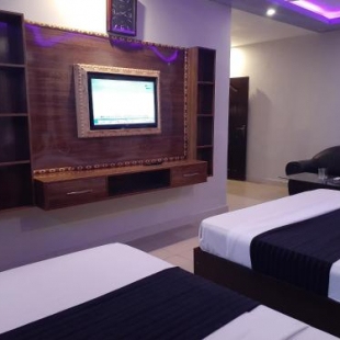 Фотография гостиницы Gulberg Continental Hotel