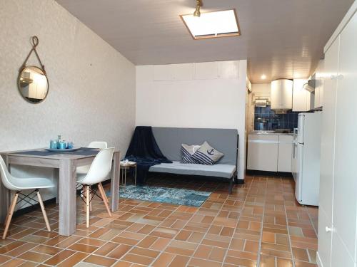 Фотография гостевого дома AMAZING BEACH & SUNSETS JUST 75m FROM THE BEACH!