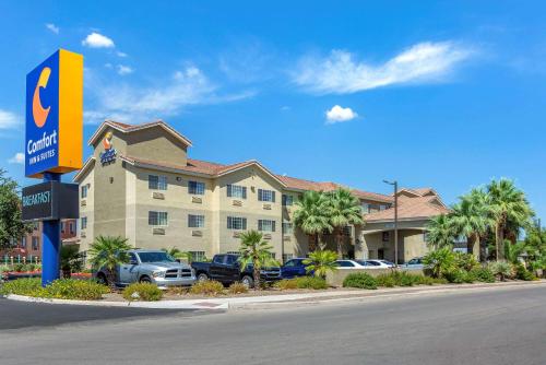 Фотографии гостиницы 
            Comfort Inn & Suites North Tucson - Marana