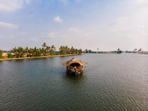 Фотография мини отеля Spice Coast Cruises - Houseboat