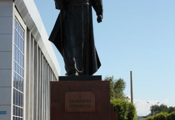 Фотография памятника Памятник Бауыржану Момышулы