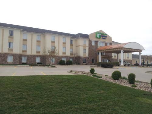 Фотография гостиницы Holiday Inn Express Hotel & Suites Bloomington-Normal University Area, an IHG Hotel