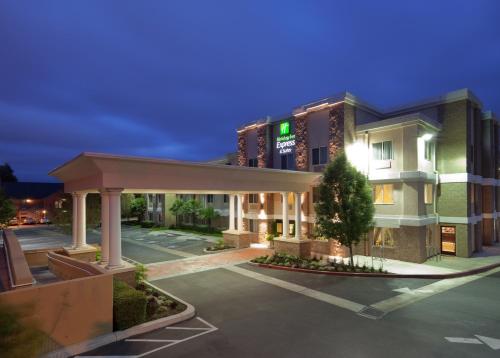 Фотография гостиницы Holiday Inn Express Hotel & Suites Livermore, an IHG Hotel