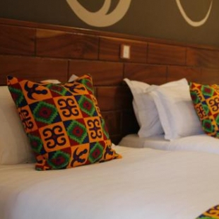 Фотография гостиницы Airport West Hotel