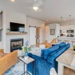 Фотография гостевого дома New Luxury Loft #1 Near Resort With Huge Hot Tub & Views -FREE Activities & Equipment Rentals Daily