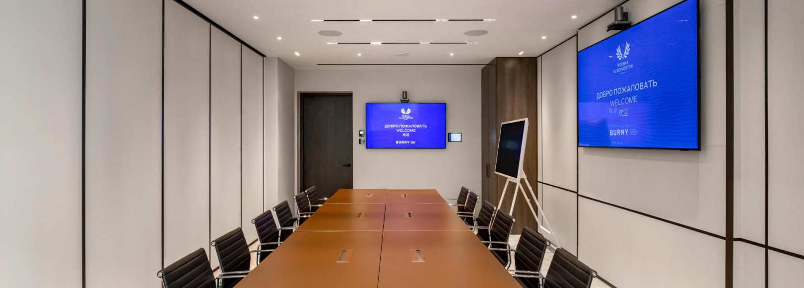 Фотография комнаты для переговоров RODINA Residences Vladivostok на 8 мест