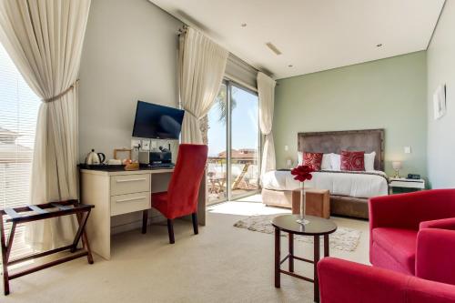 Фотография гостиницы The One 8 Hotel - Three Anchor Bay Cape Town