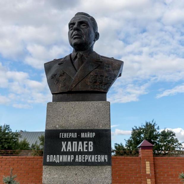 Фотография памятника Памятник Генералу-Майору Хапаеву