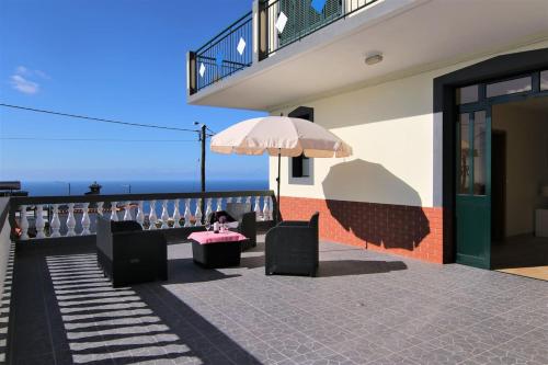 Фотография гостевого дома 3 bedrooms house with sea view furnished terrace and wifi at Calheta