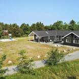 Фотография гостевого дома Nine-Bedroom Holiday home in Blåvand 4