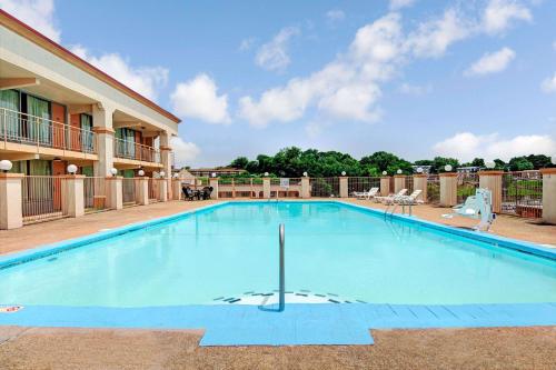 Фотография гостиницы Super 8 by Wyndham Nashville Near Downtown / I-40