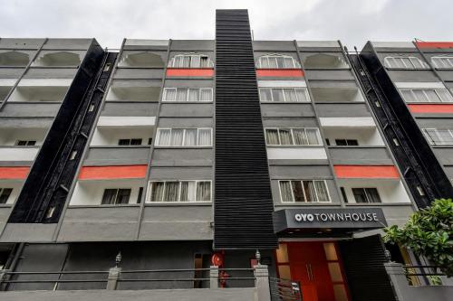 Фотография гостиницы OYO Townhouse 592 Century Hotel