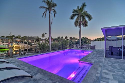 Фотографии гостевого дома
Canalfront Caribbean Retreat with Pool and Boat Dock