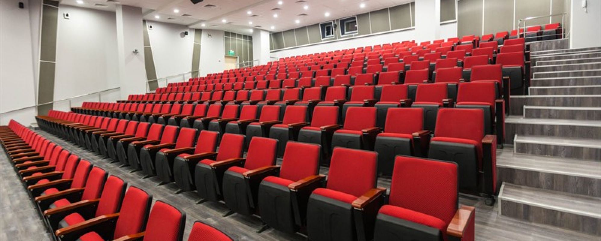 Фотографии конференц-зала ВКК Экспоград Юг Конференц-зал 440 кв.м 