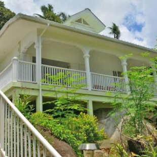 Фотография гостевого дома Petit Baie Chalets