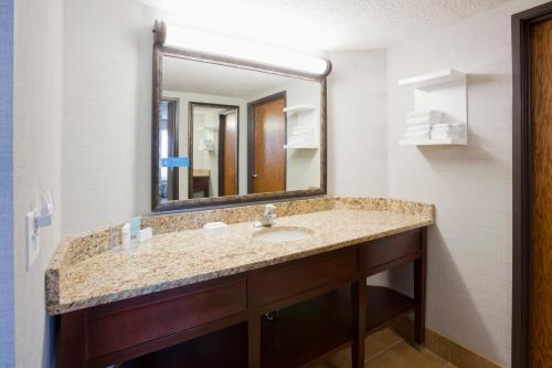 Фотография гостиницы Hampton Inn Duluth-Canal Park