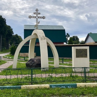 Фотография достопримечательности Памятный крест на месте разрушенной Преображенской церкви
