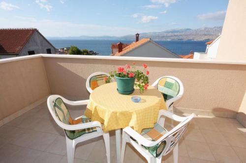 Фотография гостевого дома Apartments with a parking space Postira, Brac - 5617