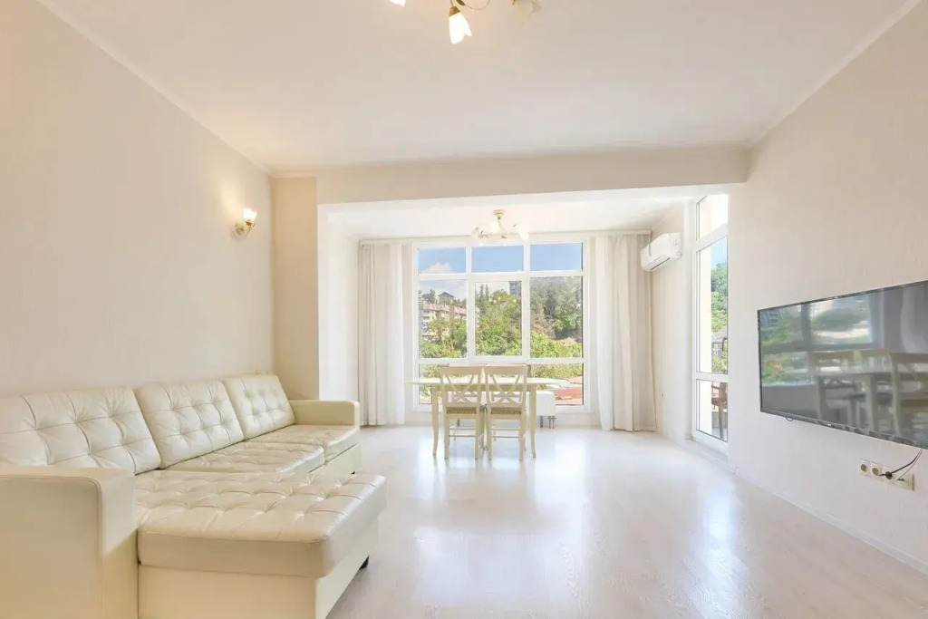 Фотография квартиры Квартира трёxкомнaтная с террасой в цeнтре Coчи
