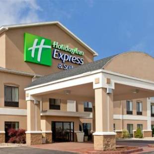 Фотографии гостиницы 
            Holiday Inn Express and Suites Three Rivers, an IHG Hotel