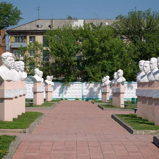 Фотографии памятника 
            Аллея Героев Советского Союза