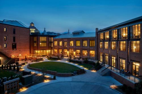 Фотография гостиницы Foundry Hotel Asheville, Curio Collection By Hilton