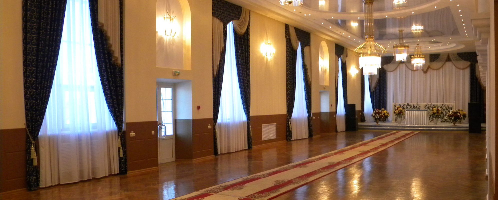 Фотографии фойе ГДК Паркетный зал