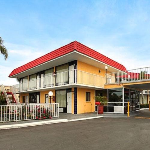 Фотография гостиницы Express Inn & Suites - 5 Miles from St Petersburg Clearwater Airport