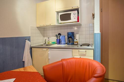 Фотография апарт отеля H& Pension Heinrich im Herzen der Stadt jedes Zimmer mit Küchenzeilen - Parkplatz und 24h Check In