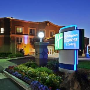 Фотографии гостиницы 
            Holiday Inn Express Hotel & Suites San Jose-Morgan Hill, an IHG Hotel