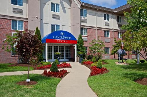 Фотография гостиницы Candlewood Suites Louisville Airport, an IHG Hotel